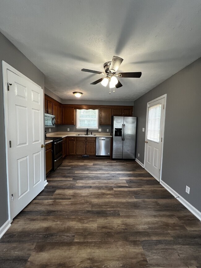 Building Photo - 578 Somerset Ln