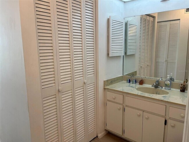 Building Photo - 612 Bird Bay Dr S