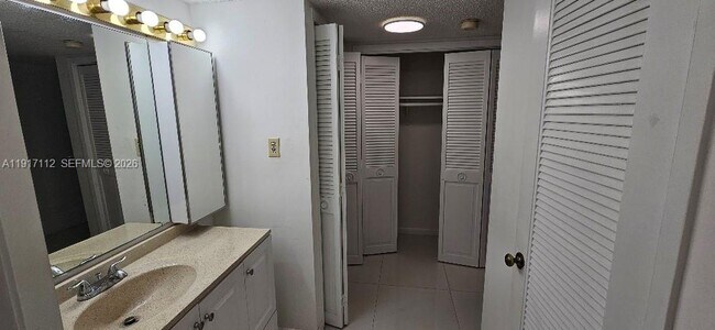 Building Photo - 18021 Biscayne Blvd