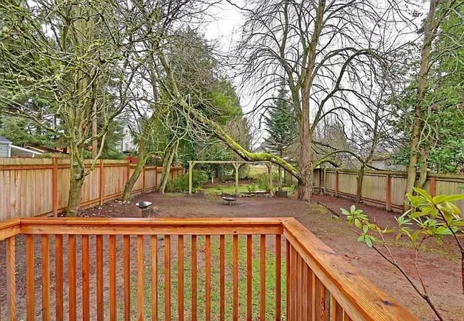 Building Photo - Great Northgate/Maple Leaf location - cute...