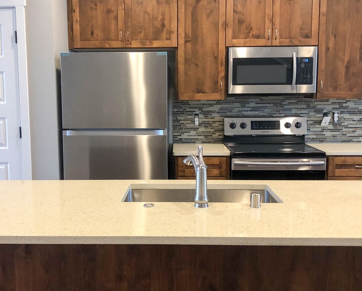 Stainless Appliances - 1406 N Parkway Ave