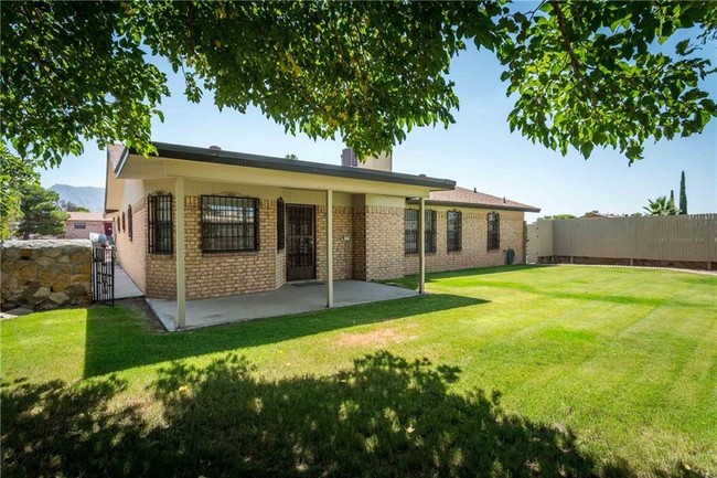 Building Photo - 701 El Parque Dr