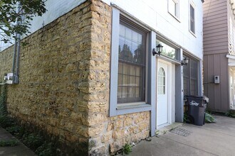 Building Photo - 107 W Baldwin St