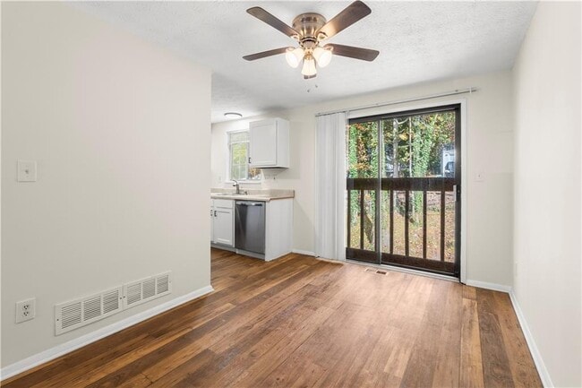 Building Photo - 2116 Scarbrough Rd