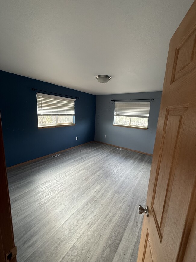 Building Photo - 335 N Roy Cir