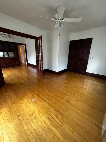 Living Room - 410 5th St NE