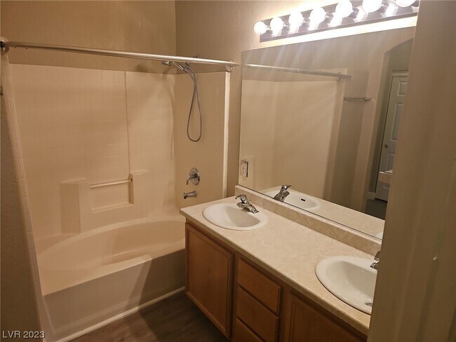 Building Photo - 2529 Vía Di Autostrada