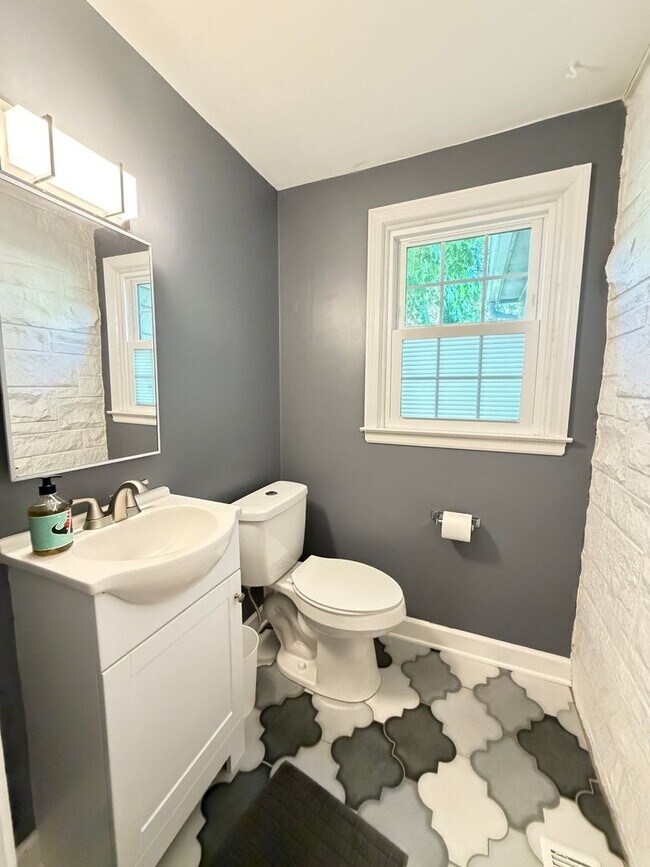 Building Photo - The 3 Bedroom In St. Matthews You've Been Looking For!