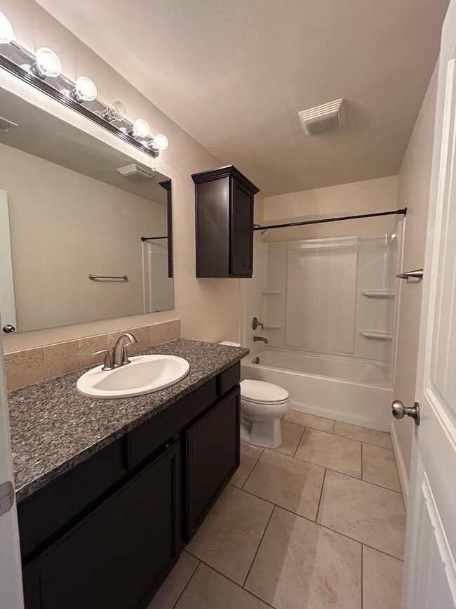 Building Photo - Beautiful 4 Bedroom Home in Northpark!