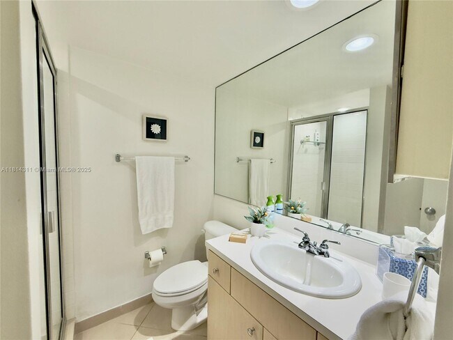 Building Photo - 5600 Collins Ave