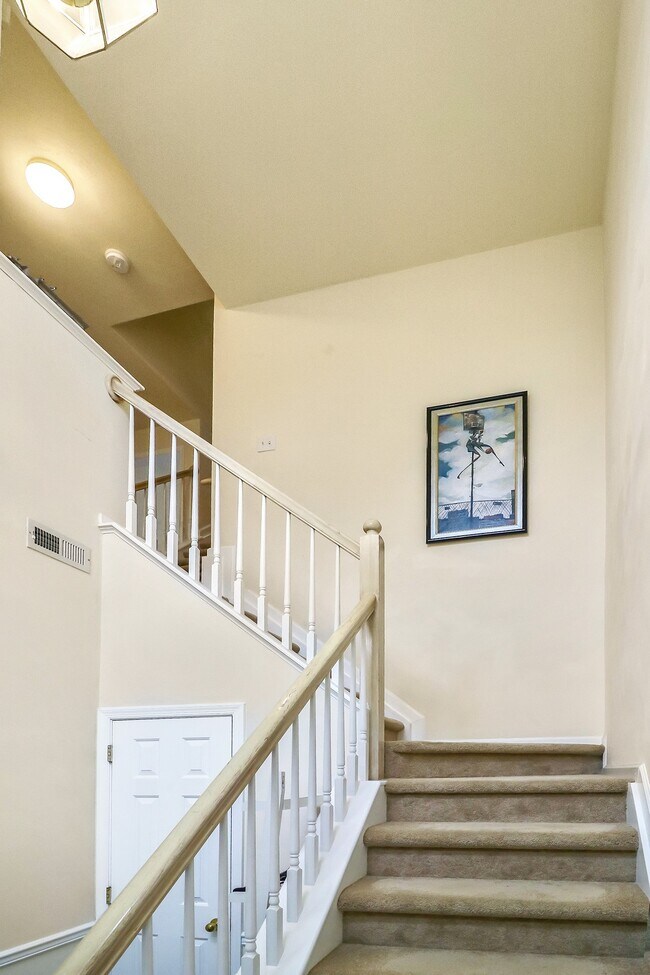 Building Photo - 5304 Summer Crescent