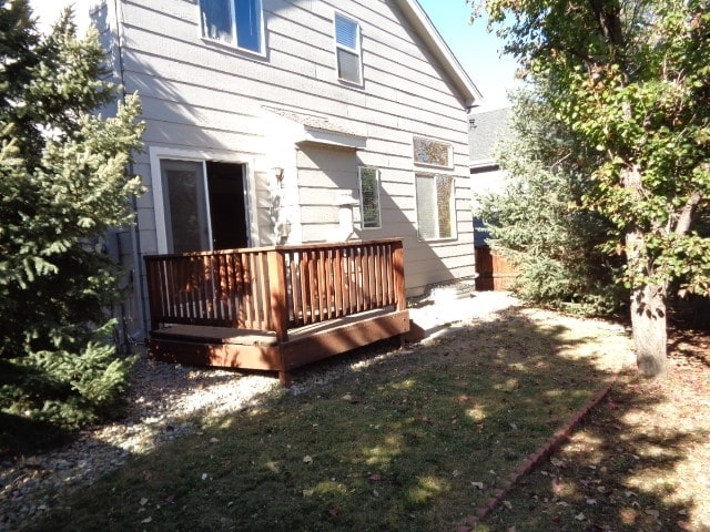 Building Photo - 2325 Hyacinth Rd