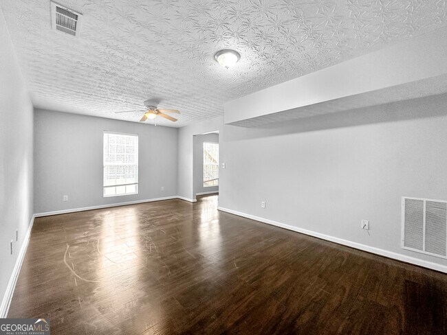 Building Photo - 105 Aprils Way