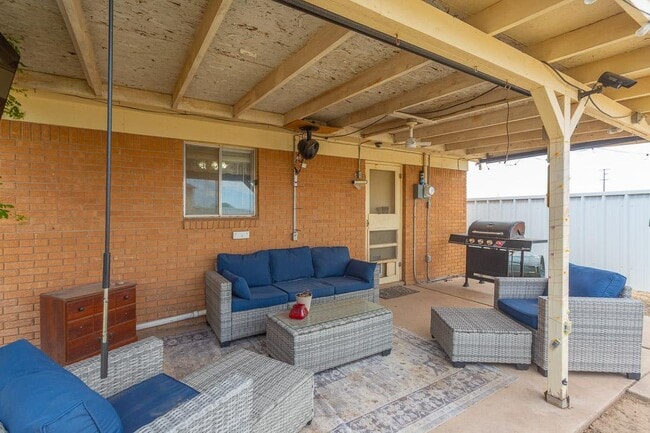 Building Photo - 313 Robins Dr