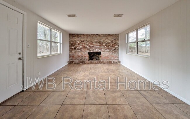 Building Photo - 3026 Rogero Rd