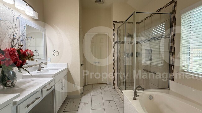 Building Photo - 9584 Park Garden Dr
