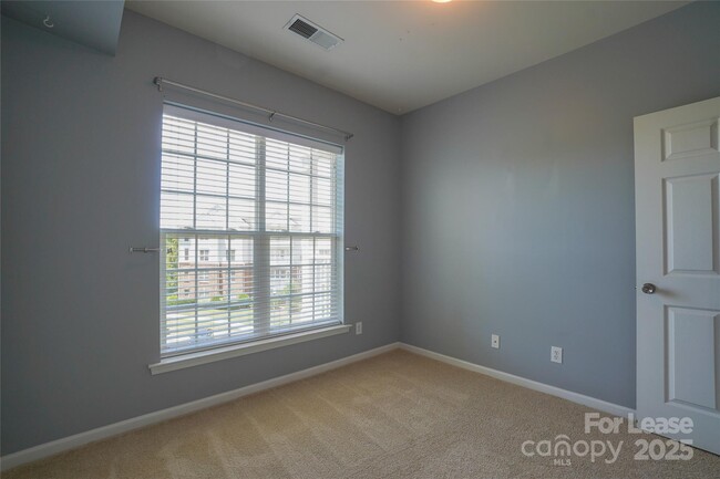 Building Photo - 14746 Via Sorrento Dr