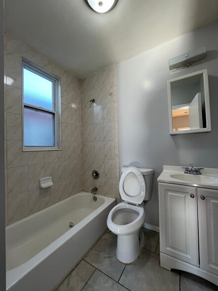 Building Photo - 158 Woodlawn Ave