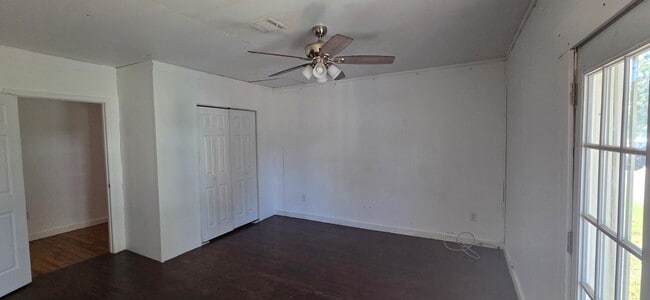 Building Photo - Large home on a corner lot in Ville Platte