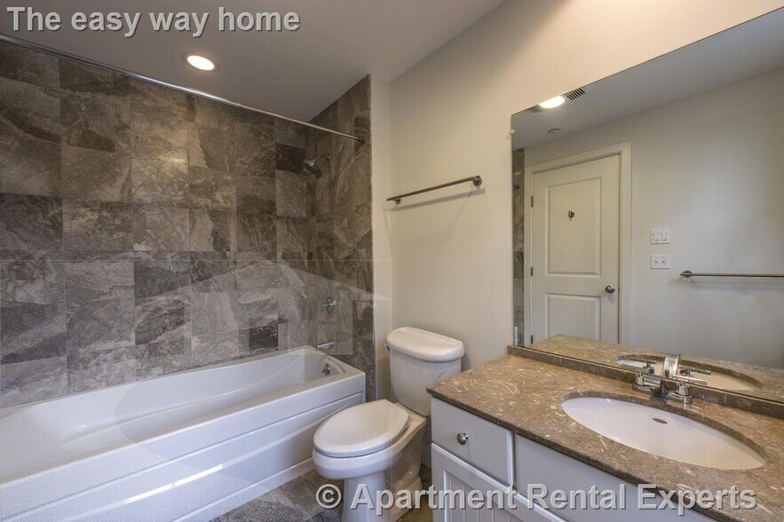 Building Photo - 110 Second St Unit #PH04