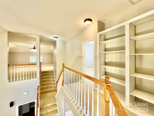 Building Photo - 811 Deercross Ln