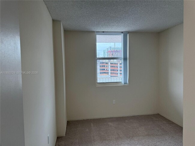 Building Photo - 915 NW 1st Ave