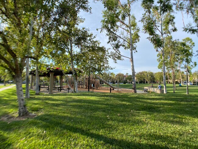 Building Photo - 101 Hallmark