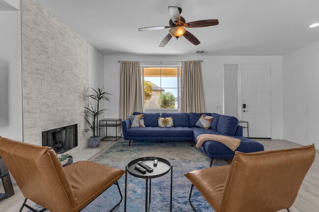 Building Photo - 47383 Bahama Ct