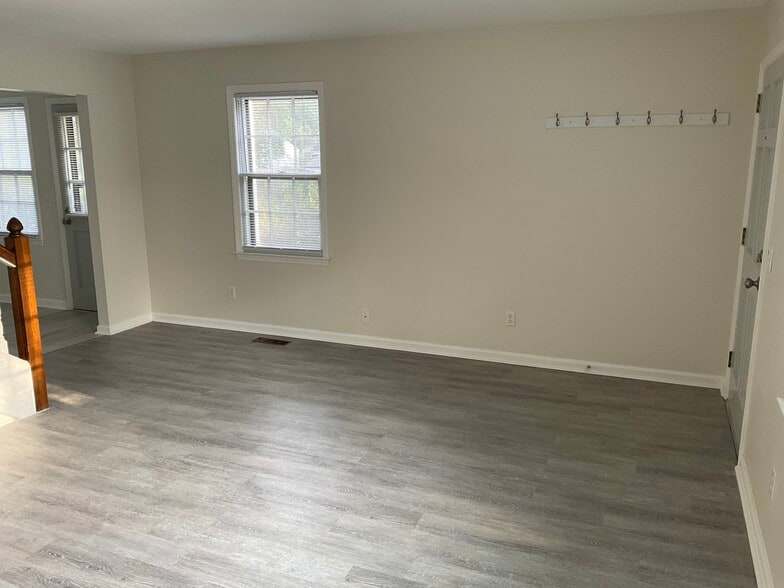 Building Photo - 612 Garland Dr