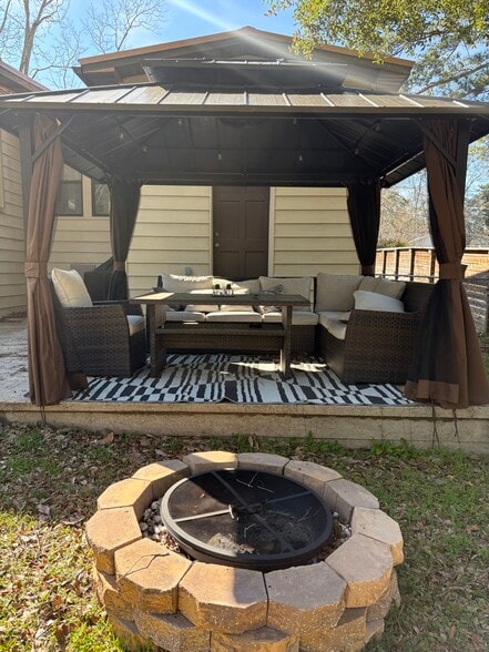 Building Photo - 2113 E Dellview Dr