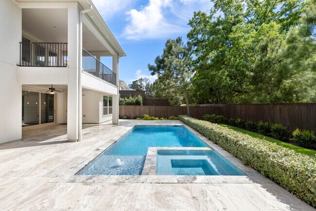 Building Photo - 11 Floral Vista Dr