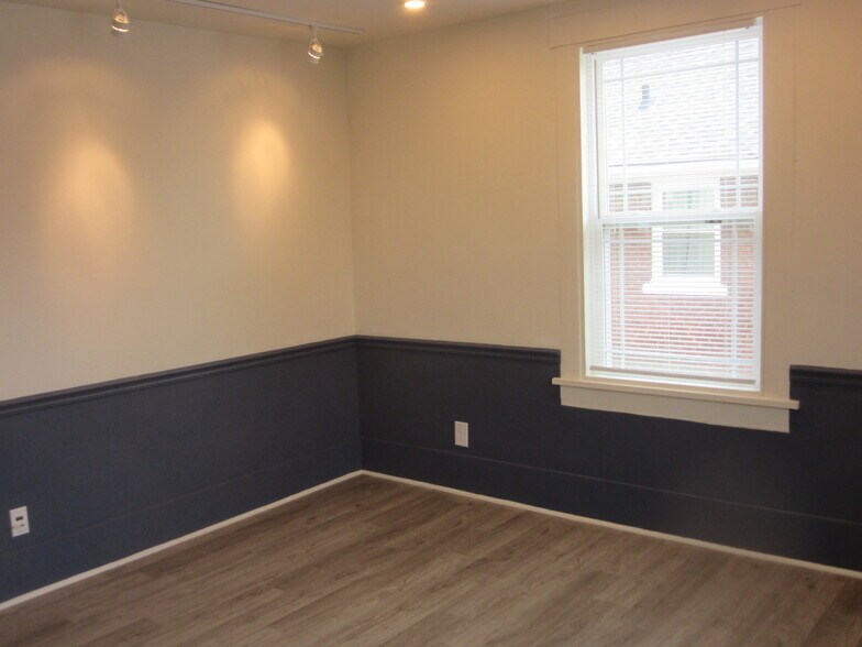 Building Photo - 108 W Columbia Ave