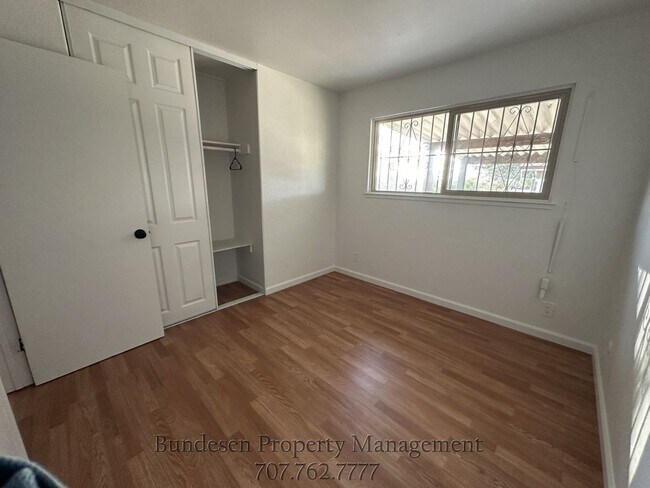 Building Photo - 601 Falcon Dr