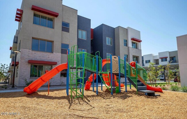 Building Photo - 2050 W Southern Ave