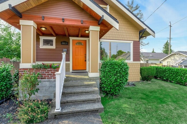 Building Photo - North End Tacoma Three Bed Craftsman