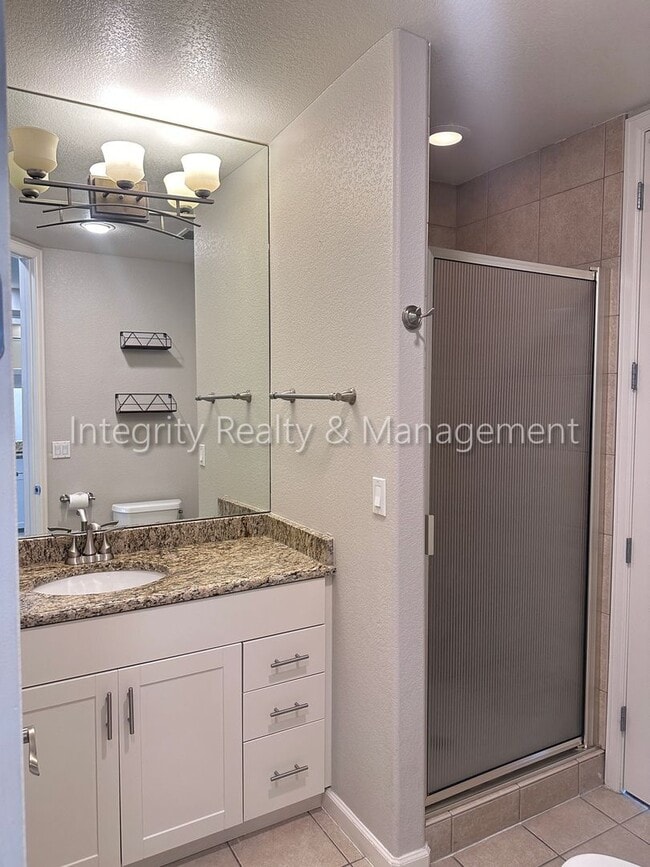 Building Photo - 4 Bed/4 Bath, 2,553 Sqft -1259 N Washingto...