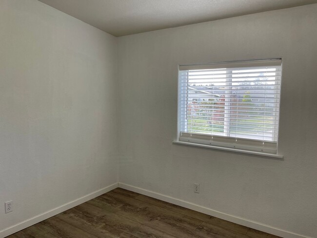 Building Photo - Remodeled Home Just Moments from Greenbank...