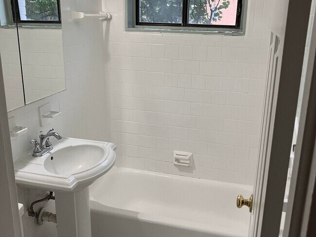 Building Photo - 1 BR/1 BA condo for rent in Courthouse, Ar...