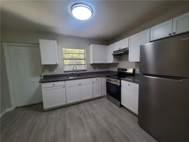 Building Photo - 3300 S 7th St