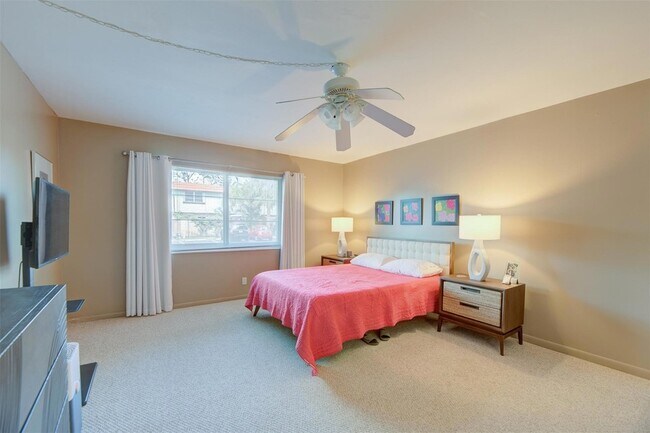 Building Photo - 1950 N Andrews Ave