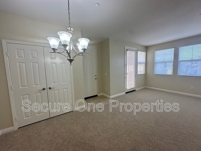 Building Photo - 208 Riverdale Ct