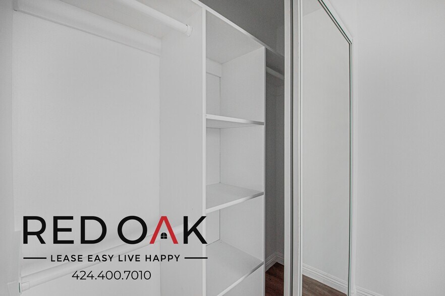 Building Photo - 326 S Westlake Ave