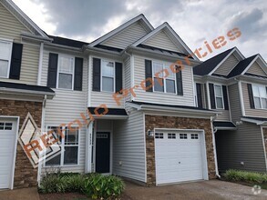 Building Photo - Beautiful 3 Bedroom 2.5 Bathroom 1 Car-Gar...