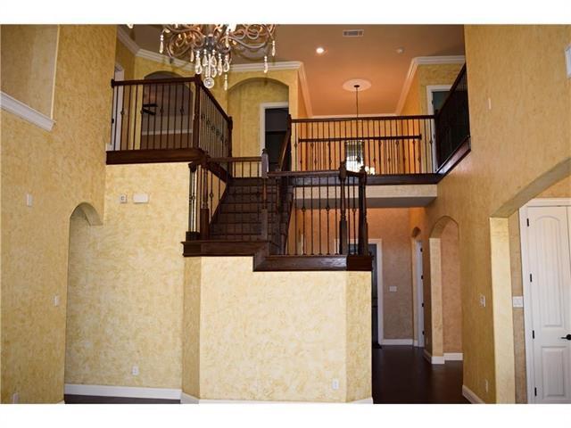 Building Photo - 115 Oakwood Ln