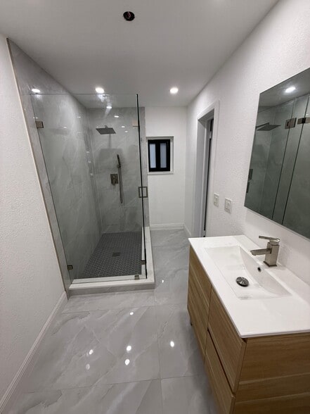 Building Photo - 3669 NW 18th St