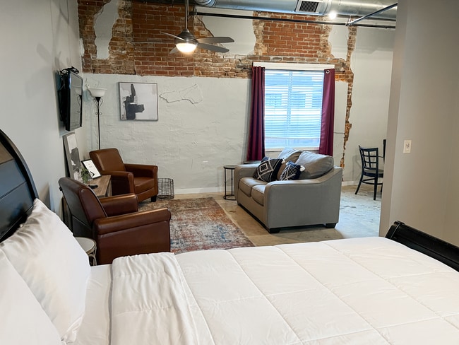 Building Photo - 225 S Main St