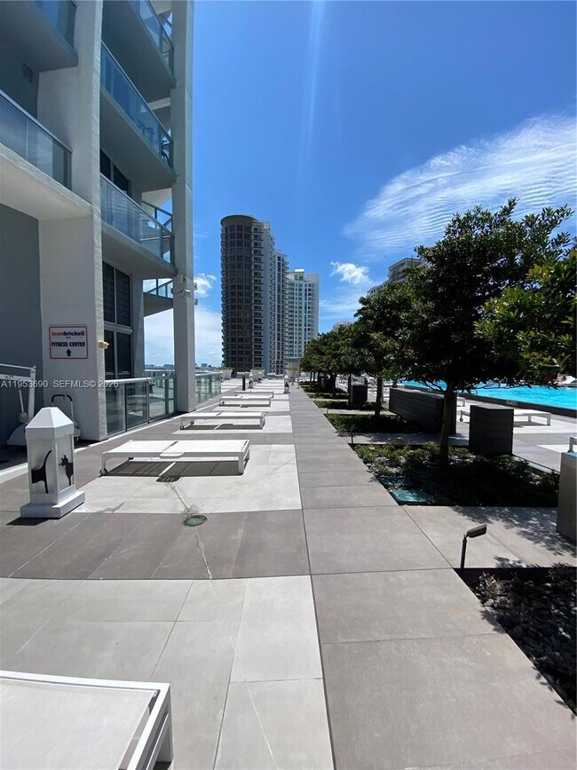 Building Photo - 465 Brickell Ave