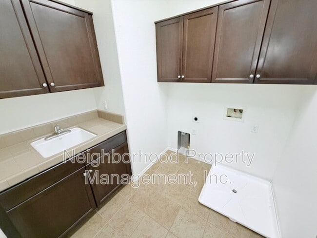 Building Photo - 4042 Trenton Ave