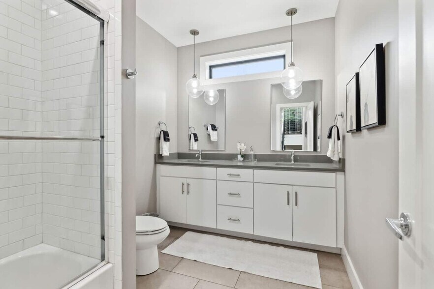 Building Photo - 425b 36th Ave N