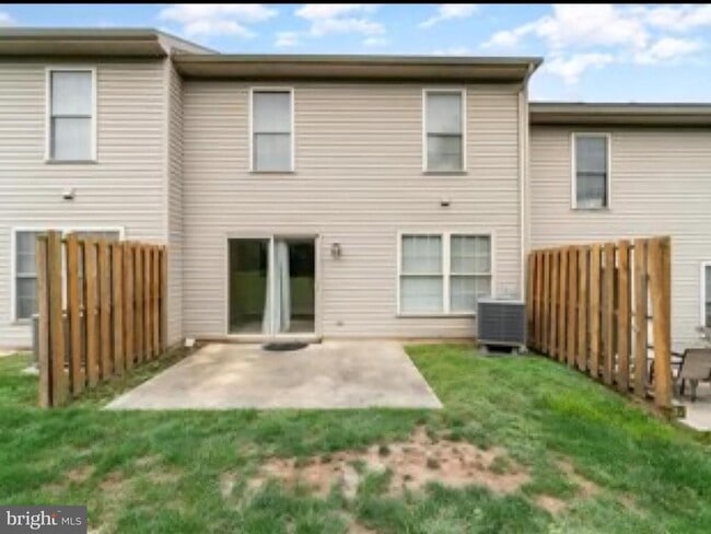 Building Photo - 471 Stonehedge Ln